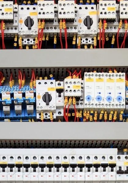 Painel-elétrico-Os-benefícios-de-uma-solução-personalizada-e-os-diferenciais-dos-quadros-de-comando-da-Santec-Automação